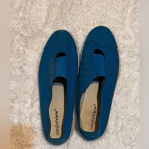 Blue Comfortview tennis shoes